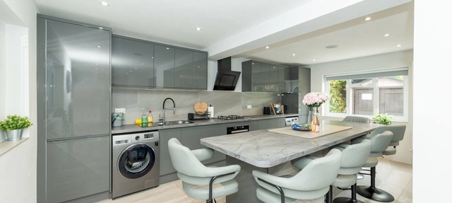 Spacious Home Heated Pool(April-Sep) in Tilehurst - Pass the Keys in Reading