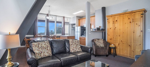 Spacious Mountain Suite w/Hot Tub, BBQ & Ski Locker! in Vernon