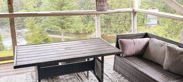 Spacious Riverfront Retreat Perfect for Families & Groups Near Enumclaw in Ravensdale