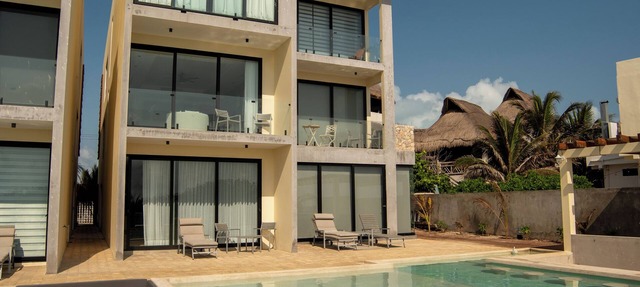 Spectacular Ocean Front Townhouse 6 Beadrooms Kitchen Dining Room Tv Room Pool in Isla Mujeres