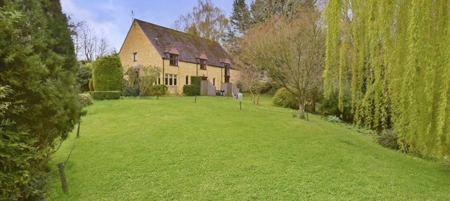 Stepping Stones Cottage - sleeps 4 guests in 2 bedrooms in Blockley
