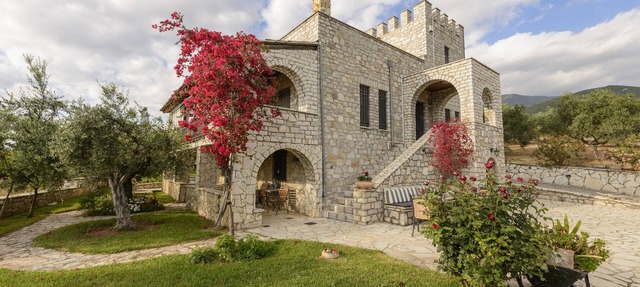 Stone Garden Studio - Private Vacation Hideout in Mikra Mantinia