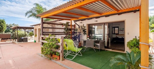 Studio in a Villa · Private Veranda · 200m from the Sea in Ognina