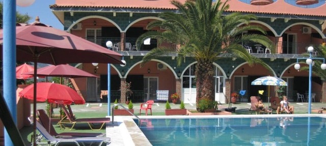 Studio, Shared Pool Within Easy Reach Of Beaches and near Aqualand waterpark in Corfu