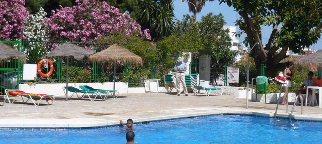 Studio With Shared Pool, Garden And Kiosk Serving alcohol & ices/sweets in Benalmádena