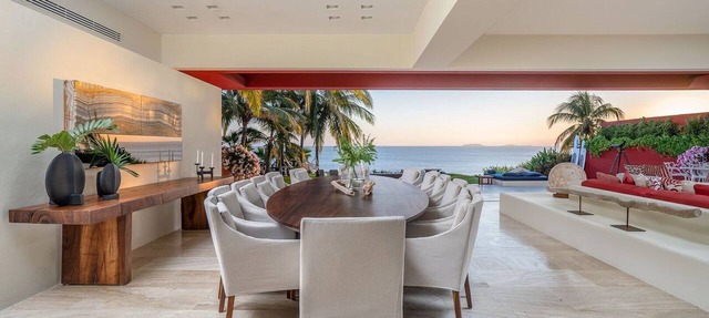 Stunning 7-Bd Beachfront Villa, Golf, Spa & Beach Club — Chef & Butler Incl. in Punta Mita