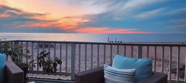 Stunning Beachfront Cottage w/Fire Pit - 1 minute from Sea Breeze Amusement Park in Rochester