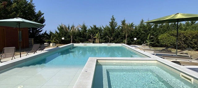 Stunning private villa with private pool, hot tub, A/C, WIFI, TV, patio and pets allowed in Cecina