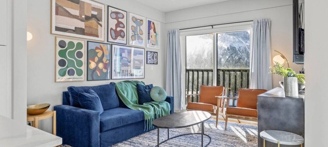 Stylish 4BR Near DT with Balcony, Mtn View, Sleeps 14 in Canmore