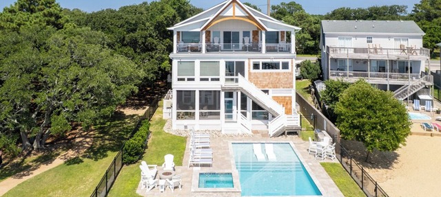 Sunset Bay 5 Bedroom Home with a Jacuzzi Tub, Work-Out Room and Bayside Access! in Kill Devil Hills