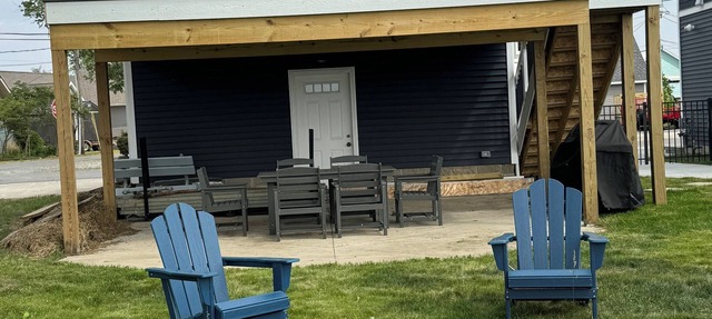 SUNSET LOFT Waterfront retreat, boat lift, water toys, best sunsets on the lake! in Russell's Point