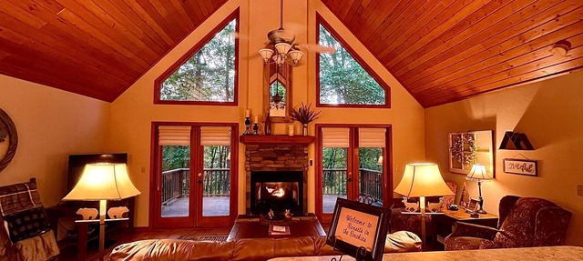 Sunsets in the Smokies. Secluded but not remote. 10 minutes north of Franklin. in Franklin
