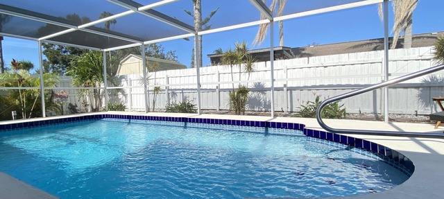 Sunshine Oasis 2 With Heated Pool. Minutes to Gulf Beaches and IMG in Bradenton