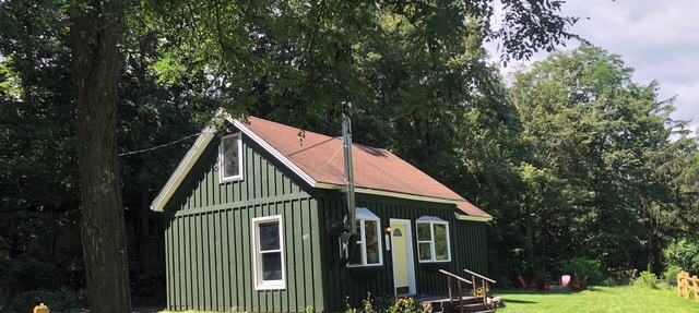 Sunside Schoolhouse - Est 1785 - A dog friendly cabin 10 min to Windham, NY. in Cornwallville