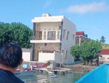 Surf beachfront villa in Bumbang