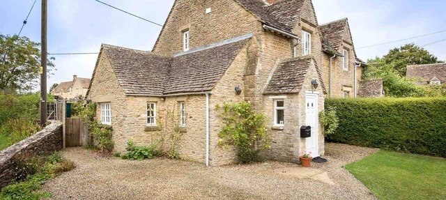 SWAN VIEW, pet friendly, with open fire in Southrop in SOUTHROP