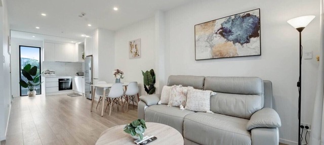 Takapuna Modern Townhouse | Parking nr Lake Pupuke in Auckland North Shore