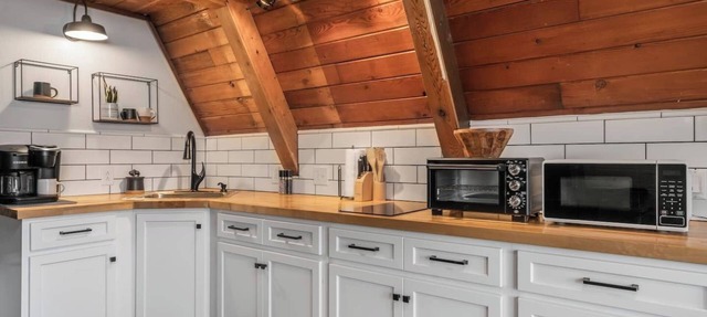Take it easy at this unique and tranquil getaway. in Centerville