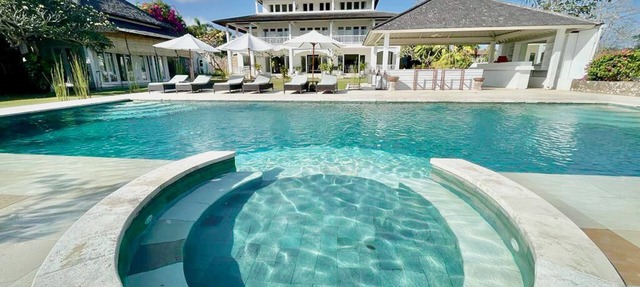 The Backyard Bingin - Cliff Top 10 bedroom Private Villa by Bingin Beach in Pecatu