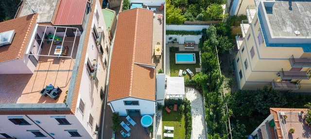 The Ivy Villa with garden, pool and jacuzzi in Sant'agnello