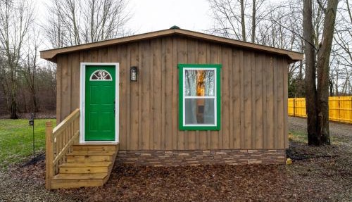 The Little Cabin on Old Main Rd in Silver Creek