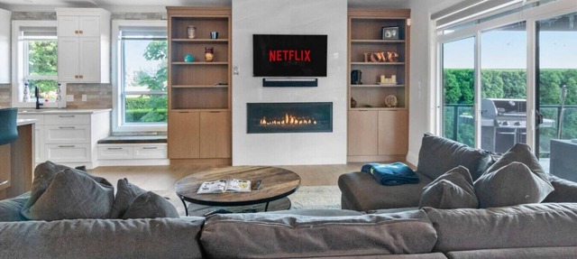 The Nox | Pool | Luxe Home | Poker | Fire Pit in Abbotsford