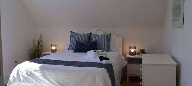The Rustico Suite | 2-Bedroom Luxury with Private Kitchenette & Ensuites - Sleeps 4 in Victoria