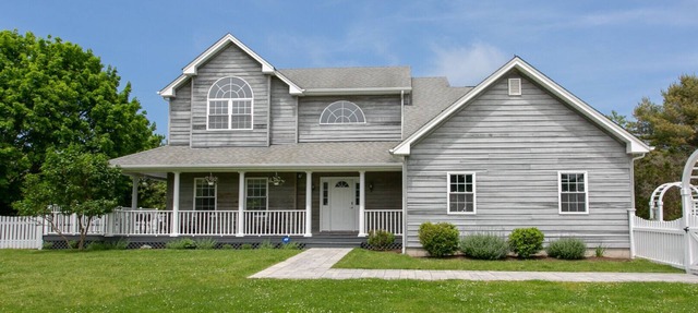 Timeless Westhampton home, large salt-water pool, expansive deck, ample... in Westhampton