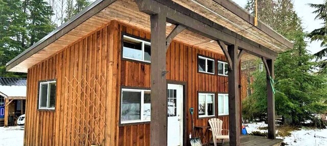 Tiny Home - 2B Work & Play in Terrace