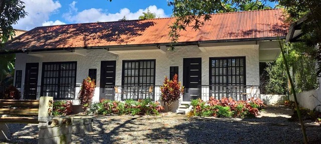 Tiny house, surrounded by nature in the city. in Mocoa