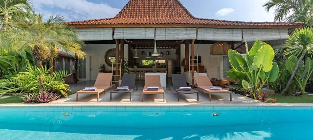 Traditionally Designed Seminyak Villa with Garden in Badung