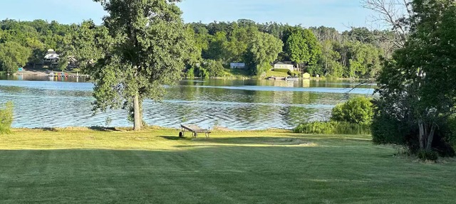 Tranquil Lakefront Cottage in Greater Napanee