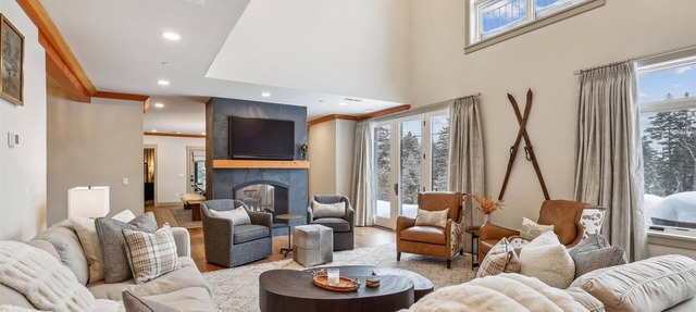 Trapp Alpine Chalet at von Trapp Family Lodge: 4 br, a/c, firepit, deck & views, resort amenities! in Stowe