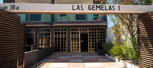 Twin villas for large groups, 1 block from beach in Progreso