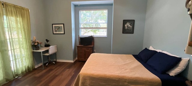 Two Hawk Hammock Suite in Williston