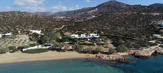 Unique Villa On Faragas beach in Agkairia