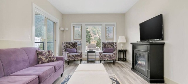 Upscale 2BR Overlooking View Escape in Harrison Hot Springs