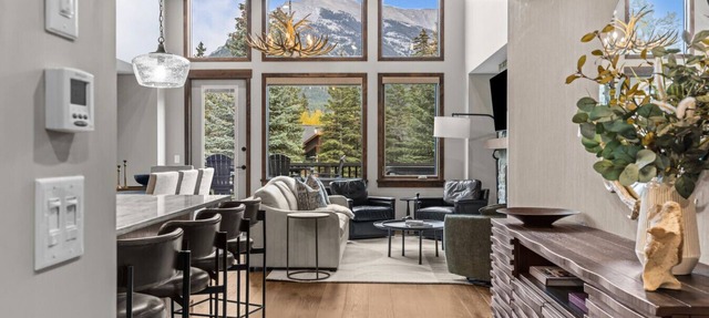 Upscale 4BR | Private Hot Tub | Walk to Town in Canmore