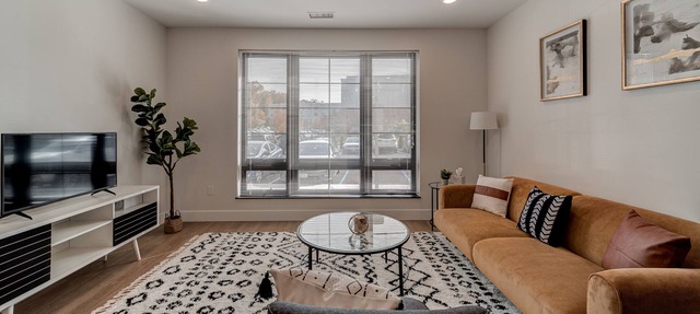 Vibrant 1bd/1ba Apt + Gym & Rooftop - Near Marist in Poughkeepsie