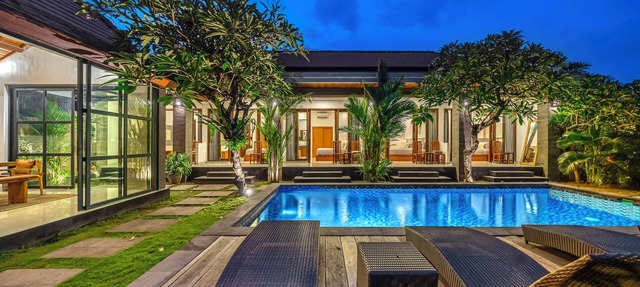 Villa Aruna Batu Bolong Beauty 5 bed air/con living in Badung