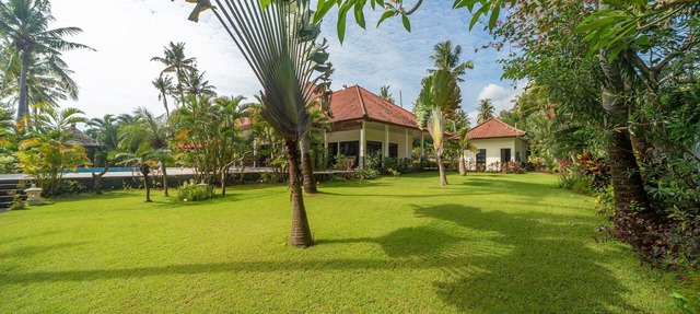 Villa Burung - Breathtaking oceanfront, infinity pool 3BR in Seririt