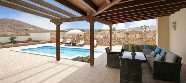 Villa 'Casa Rural Teberite' with Mountain Views, Pool, Wi-Fi and Garden in Tuineje