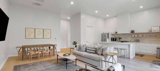 Villa Castillo 4 & 5 (2 villa rental) centrally located downtown, A/C, dog allowed in Santa Barbara