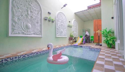 Villa Ceria with Private Pool & Rooftop in Batu