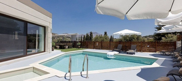 Villa Chnaris - Private Pool and Sauna in Perama