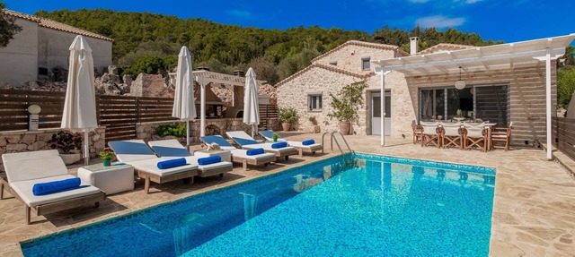 Villa Daniela, 3- bedroom villa with private pool in Zakynthos