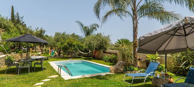 Villa Eftychia -2 Pools, Hydro-Massage & Playground in Almyrida