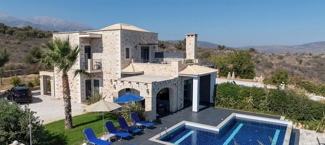 Villa Enid, Vamos, Private Pool &Amazing Sea View, 5 mins to the beach! in Chania