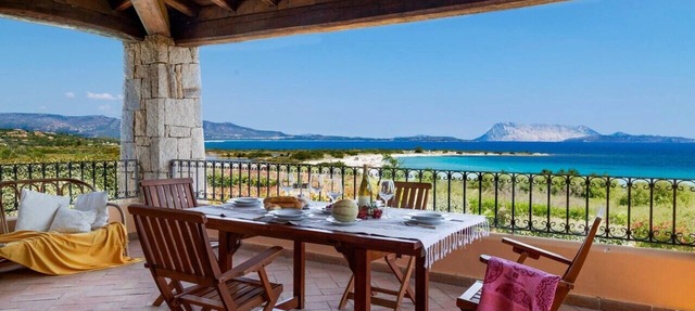 Villa "Ida Isuledda" with Pool, Garden & Wi-Fi in San Teodoro