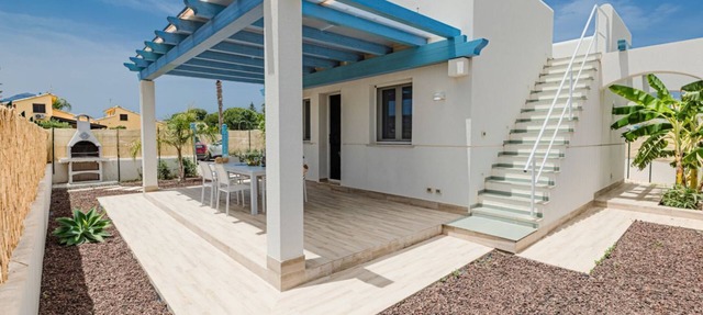 Villa of the Palms (200mt from the sea) in Campofelice di Roccella